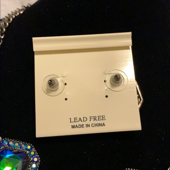 NWT Cära necklace and earrings - Picture 4 of 5